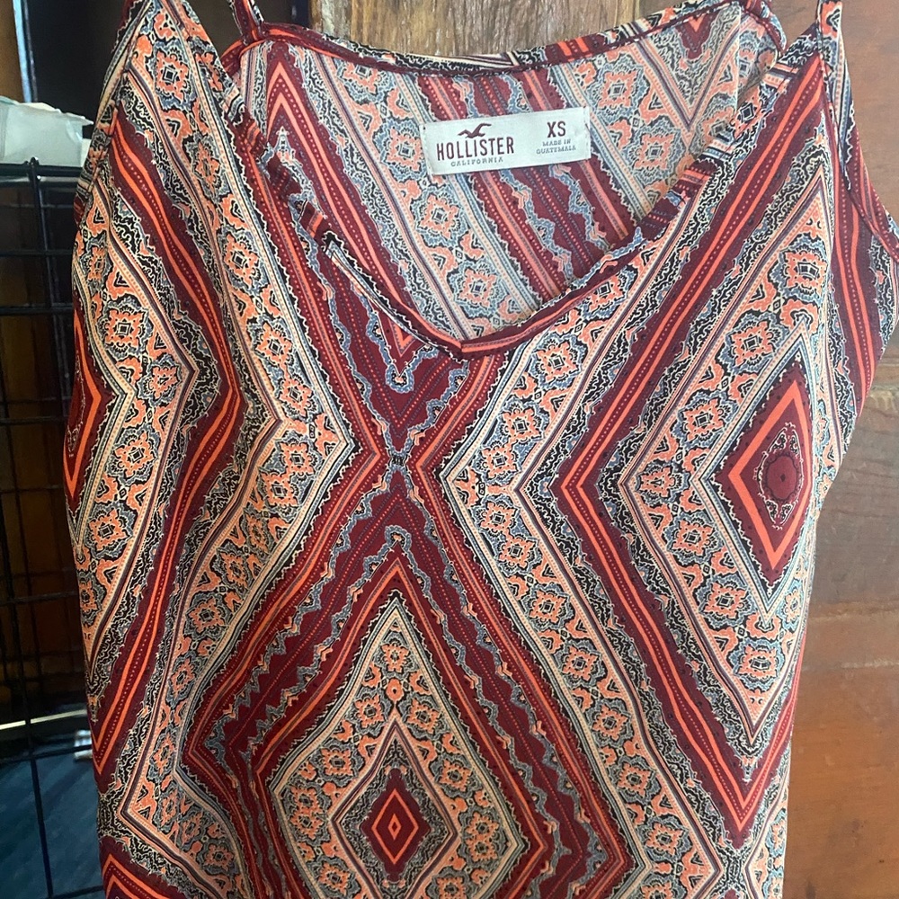 Hollister Co. fits like a medium